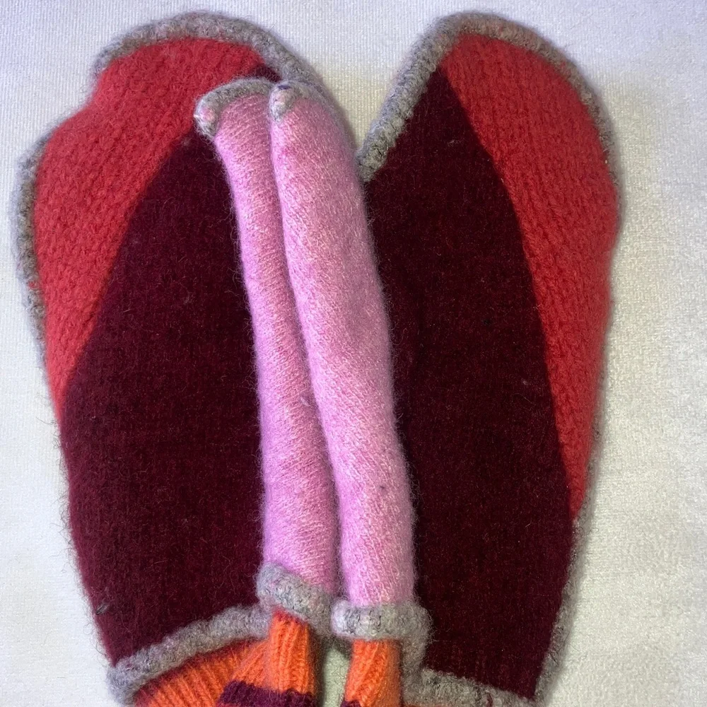 Pistil Rumor Mitten